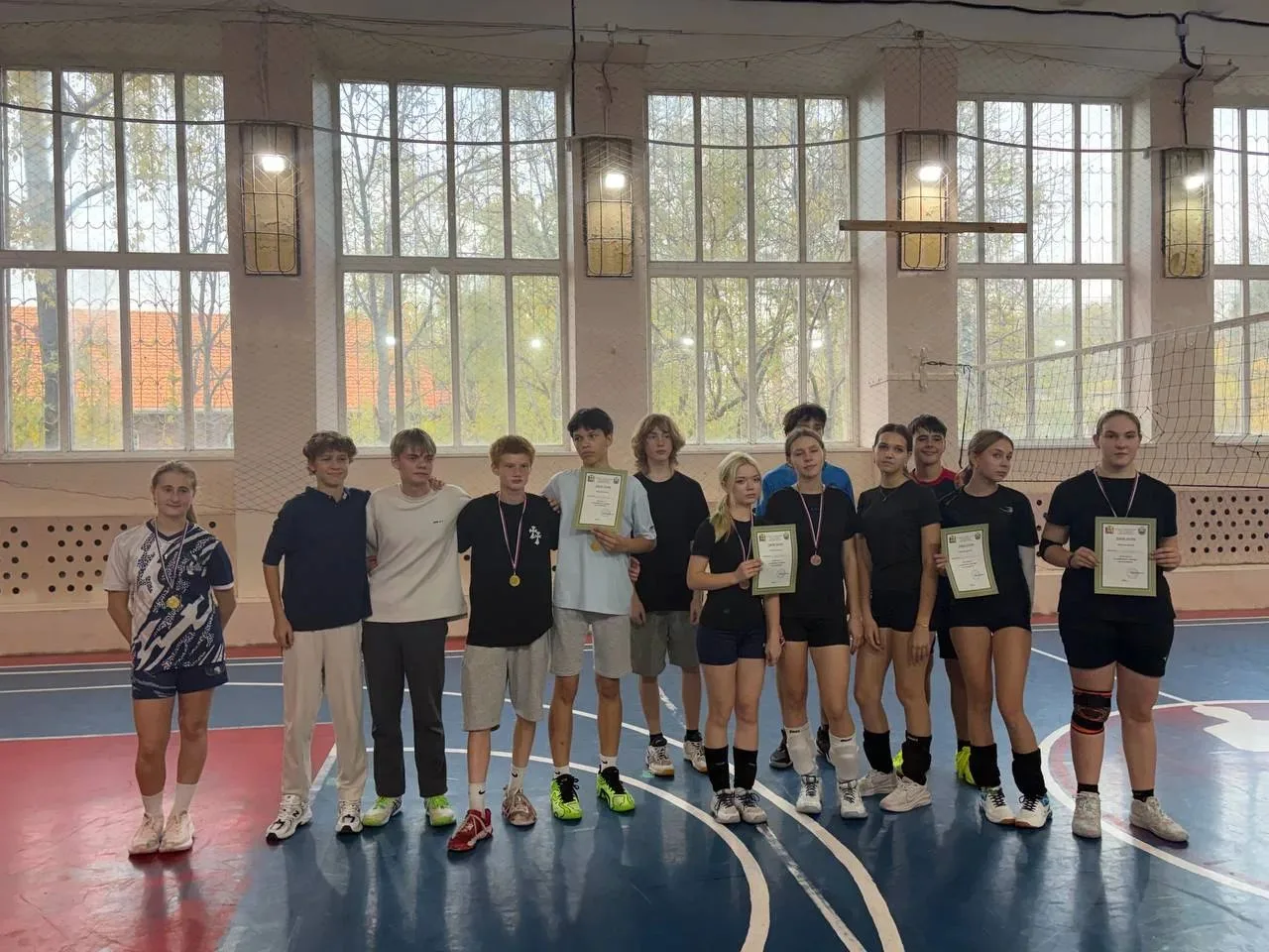 🏐 Победный настрой: итоги районного турнира по волейболу!