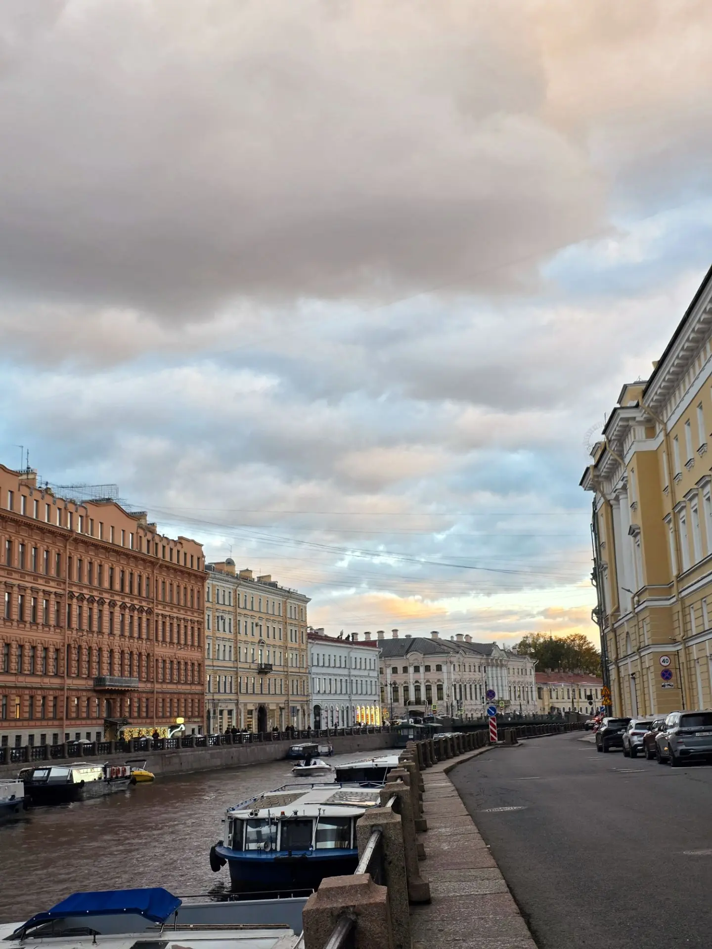 Вечернее небо над Петербургом сегодня 🌥️