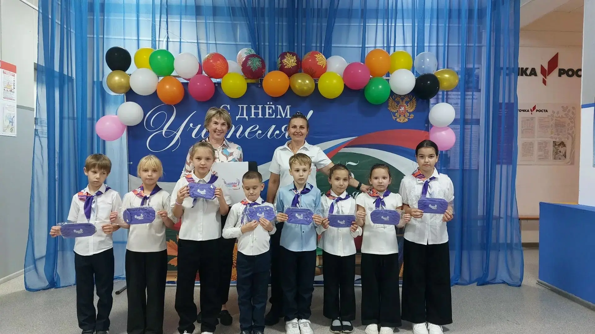 🎉 Мокро-Соленовская школа получила атрибутику от «Орлят России»!