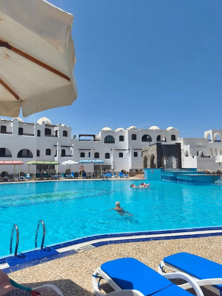 🌴 Спокойный семейный отдых в Arabella Azur 4* (Хургада) — отель с большой ухоженной те...