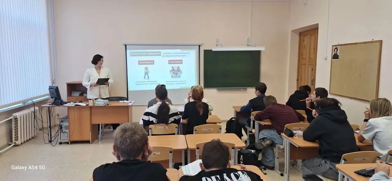 В рамках городского проекта «Краски жизни»  специалист Центра «Лада» Стрельникова Олеся...