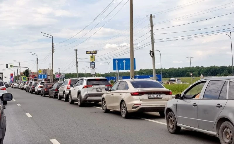Владимирцев попросили не создавать очереди на заправках.