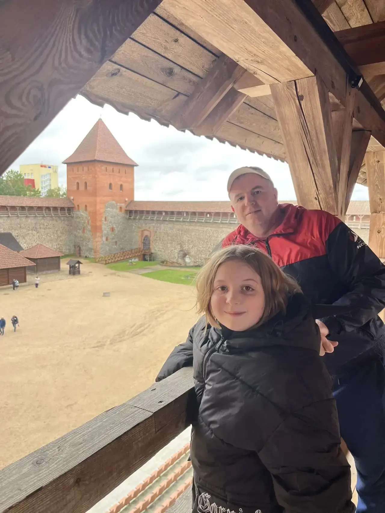 Мой папа — супергерой, потому что он лучший папа в мире! Я тебя очень люблю!