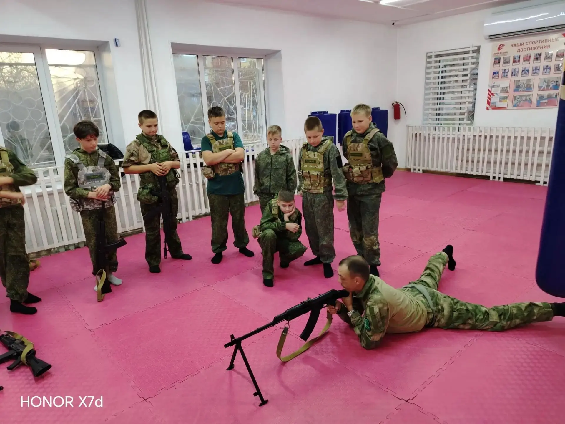 🎖Почетный гость в Доме "ЮНАРМИИ" с. Хороль: бесценный опыт ветерана СВО