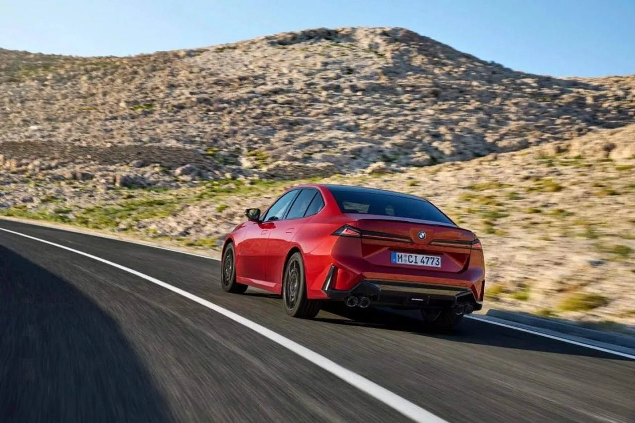 🚘 BMW представила новое поколение 3 серии. Топовая M350 xDrive получила 437 л.с. и раз...