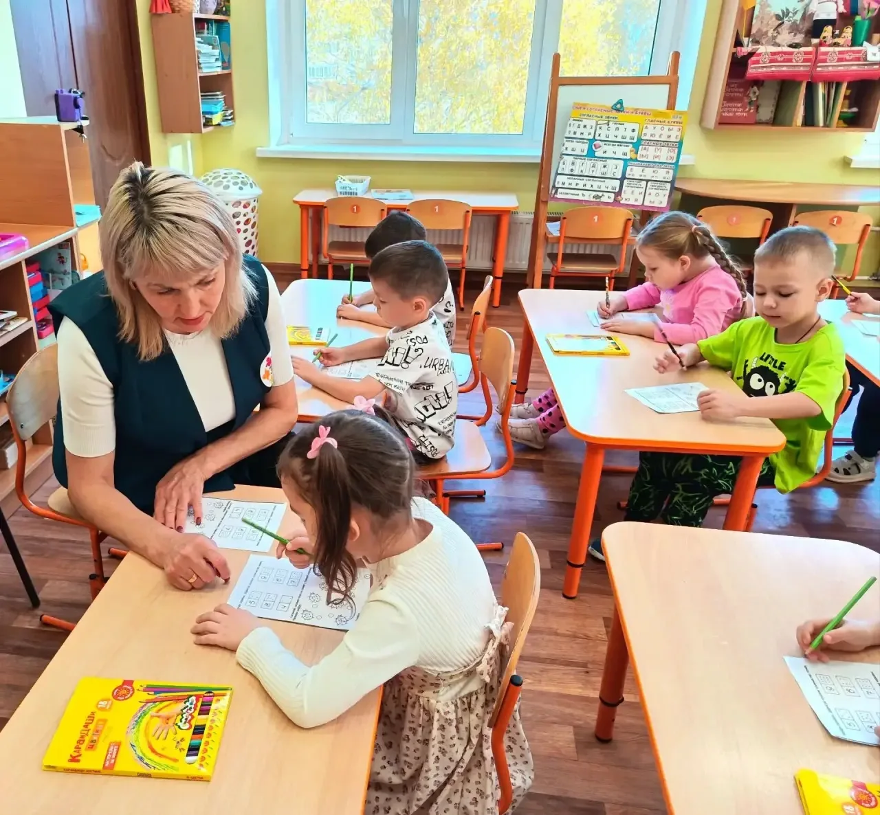 В старшей группе «Радуга» прошли первые занятия кружка «Скоро в школу» по формированию ...