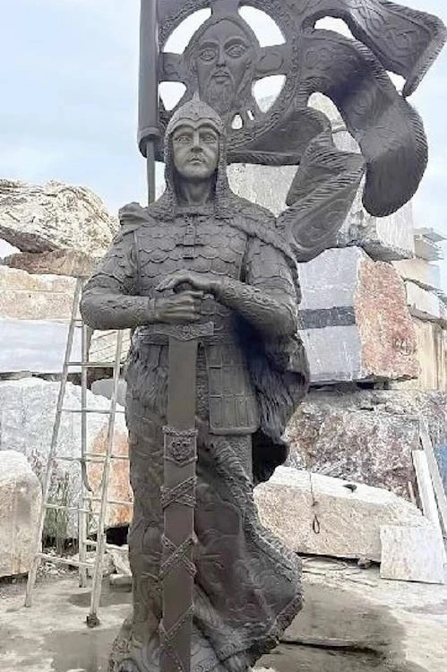 🗿 В Перми на этой неделе установят почти семиметровый бронзовый памятник Александру Не...