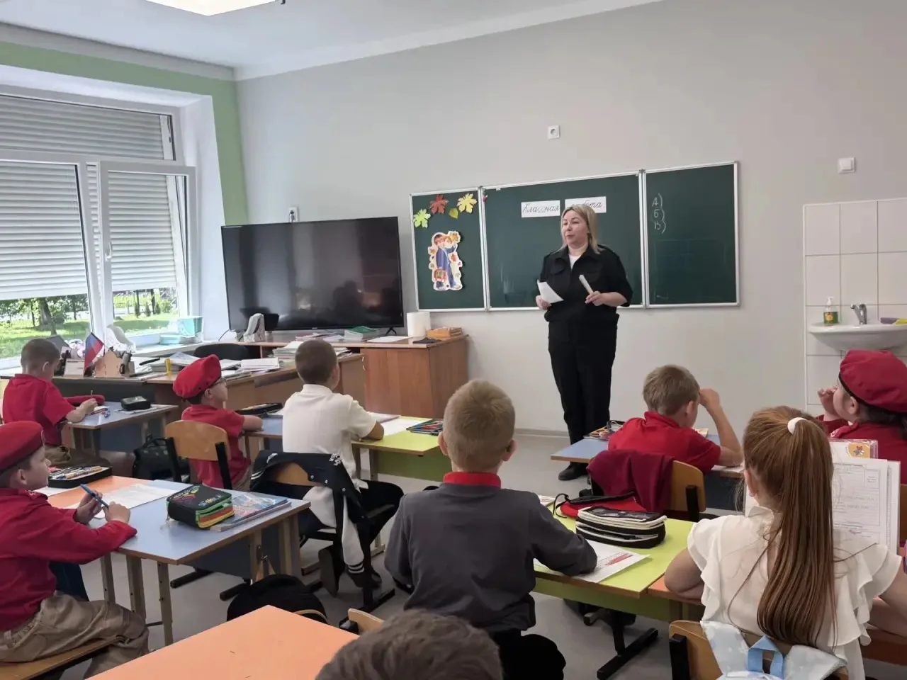 Инспектор отделения Госавтоинспекции города Светлый провела профилактическую беседу на ...