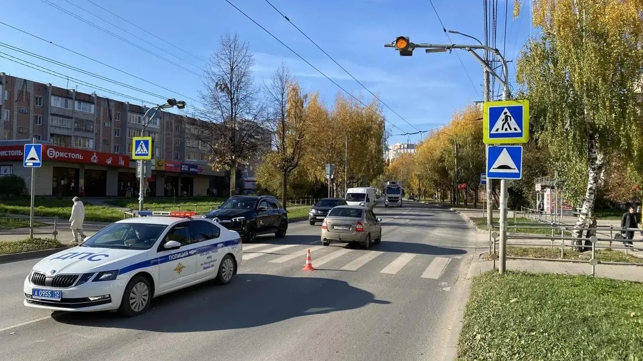 В Йошкар-Оле водитель «Лады Калина» на пешеходном переходе сбил женщину