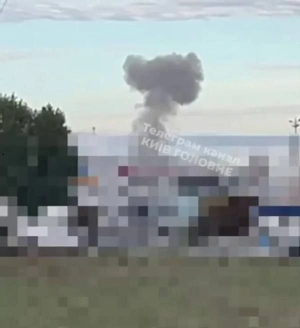 В Святошинском районе Киева в результате падения БПЛА загорелся склад, сообщает Кличко