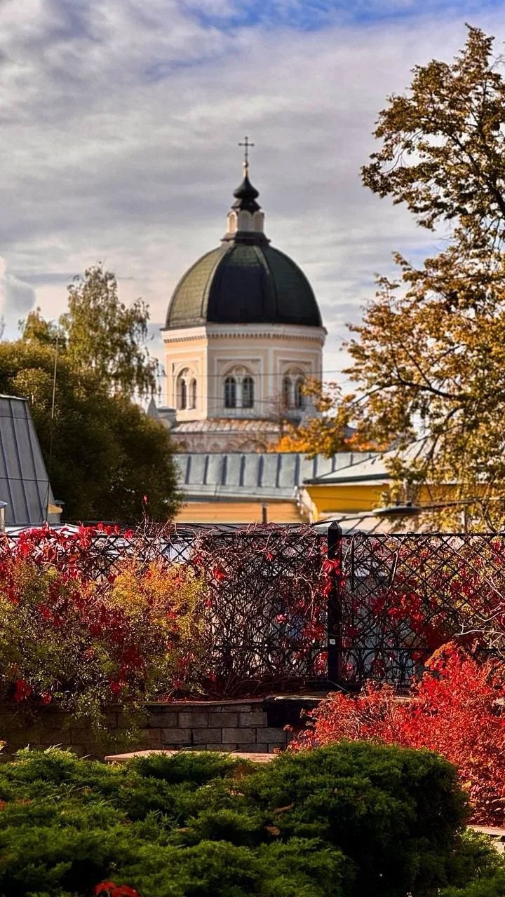 🍂 По Ивановской горке проложили осенний маршрут по старой Москве