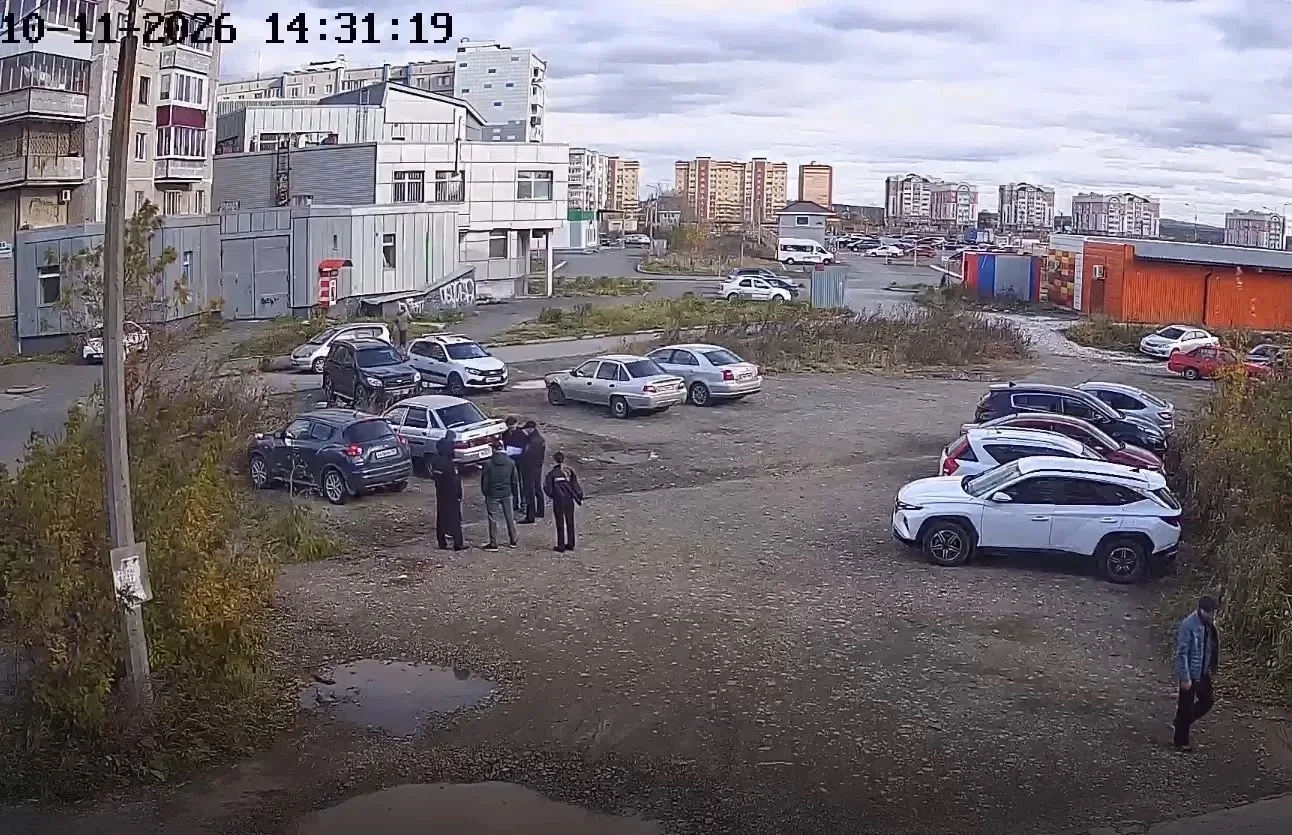 Вчера на Удовенко, 10 дежурили полицейские. Наконец-то они приняли меры по защите жител...