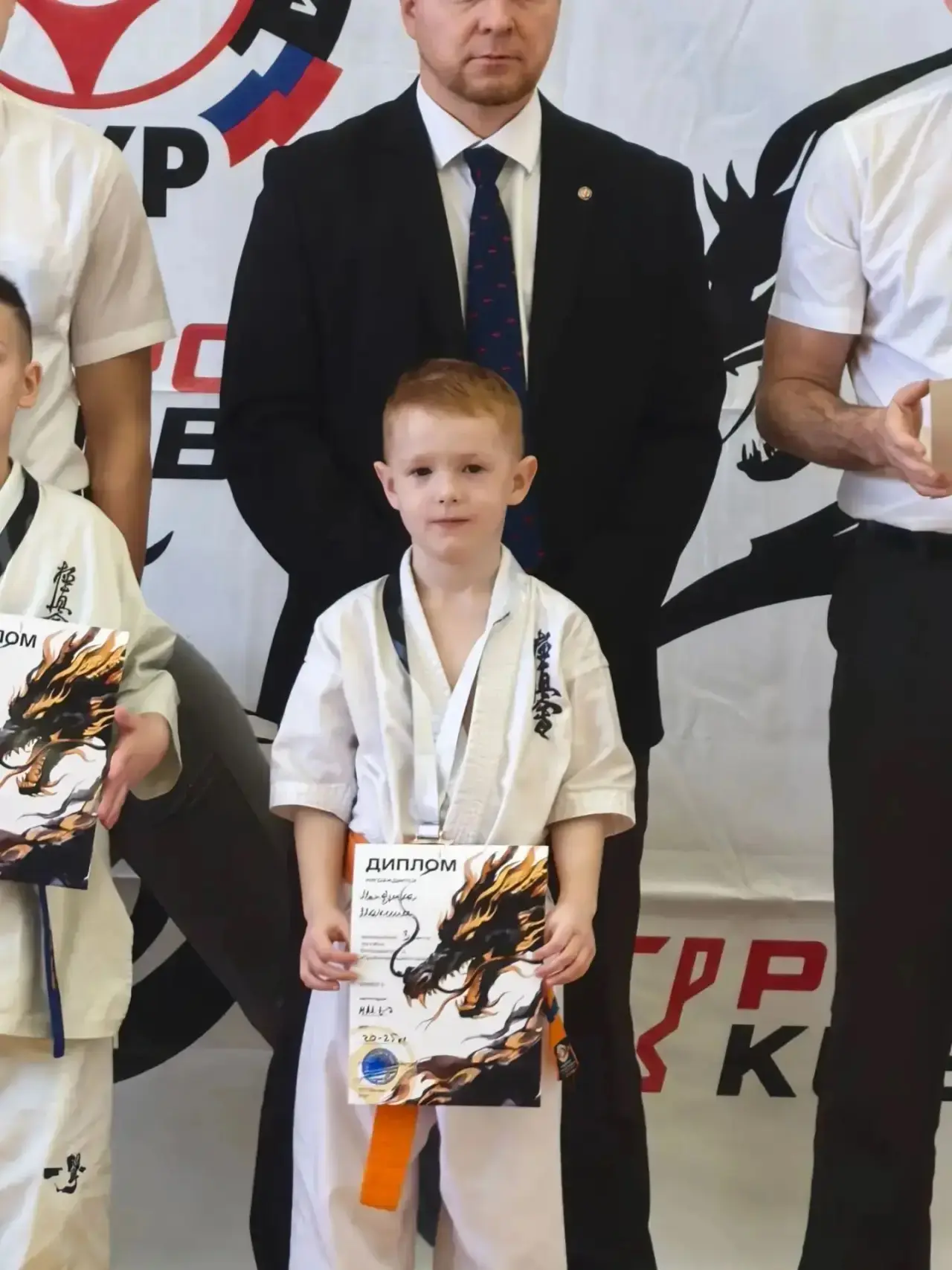 Ученик 1 «Ж» класса Максим Мандрыка стал призером  соревнований по каратэ! 🥇🏆