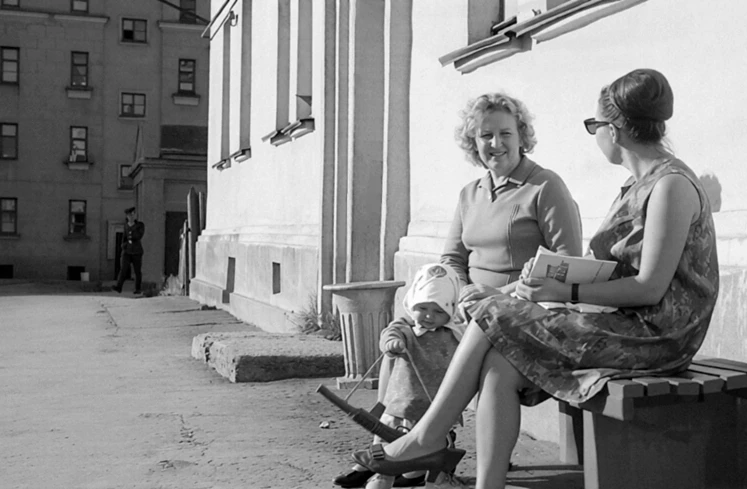 Фотография из архива Ростислава Иванова, сделанная в 1969 году во дворе дома № 30 на ул...