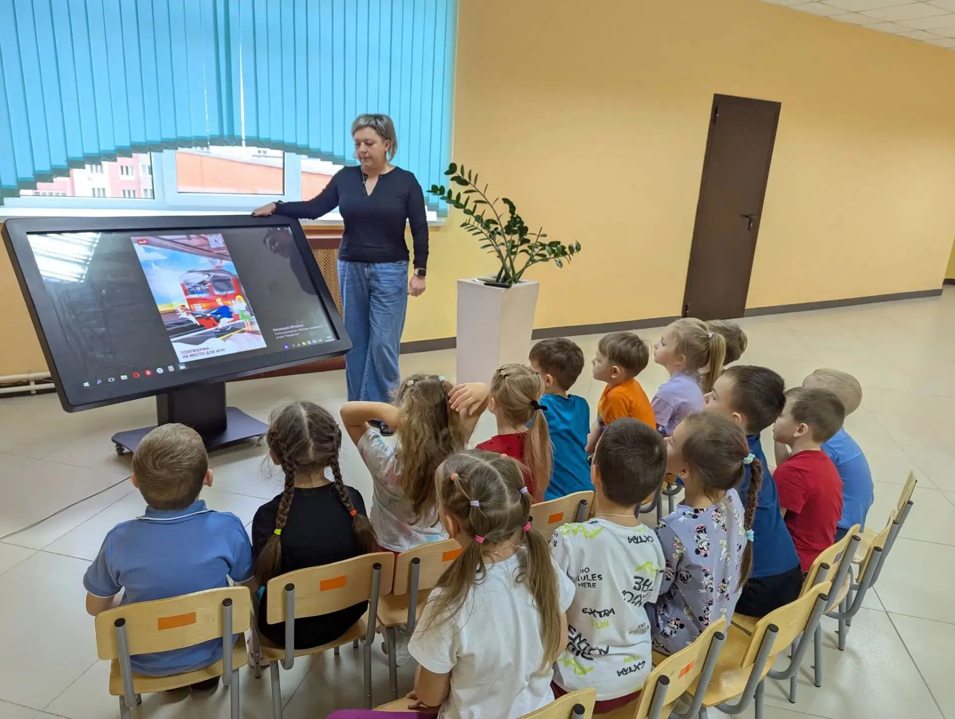 "Затейники“ знают: железная дорога — не для игр!