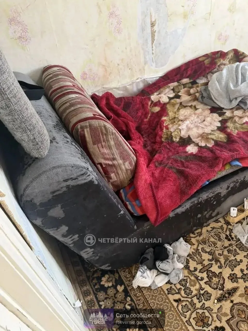Полузаброшенный дом в Екатеринбурге стал жильём для семьи мигрантов с четырьмя детьми