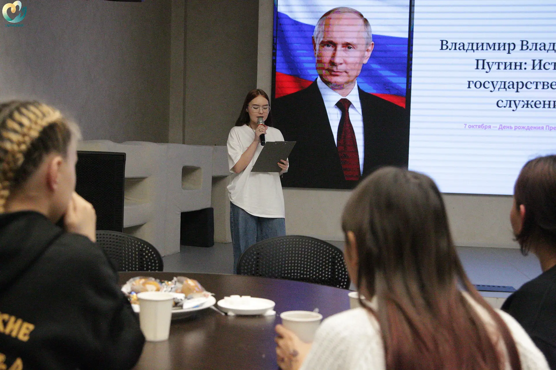 Тёплый диалог о важном: встреча в арт-резиденции «Пур»