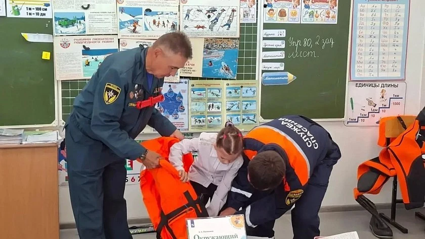 В Новочебоксарске школьников учат осторожности на льду