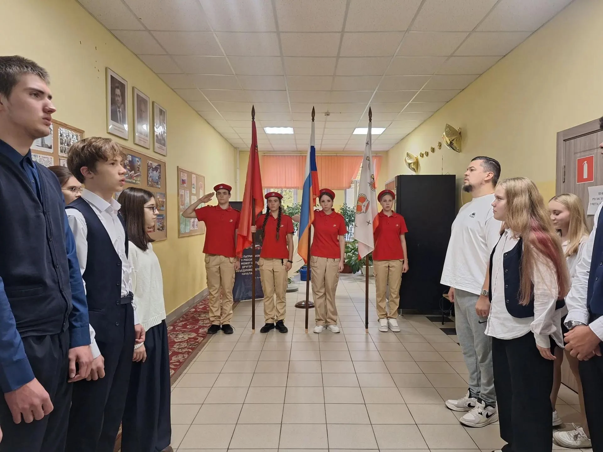 🎓 Сегодня в нашей школе прошла первая после каникул линейка! С приветственным словом в...