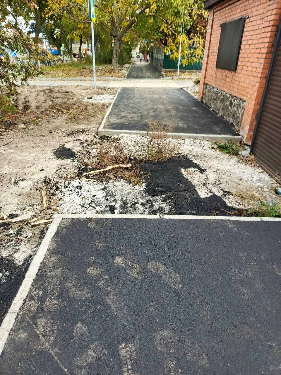 🤦‍♀️ На Олимпийской обновили асфальт и уже есть вопросы к качеству..