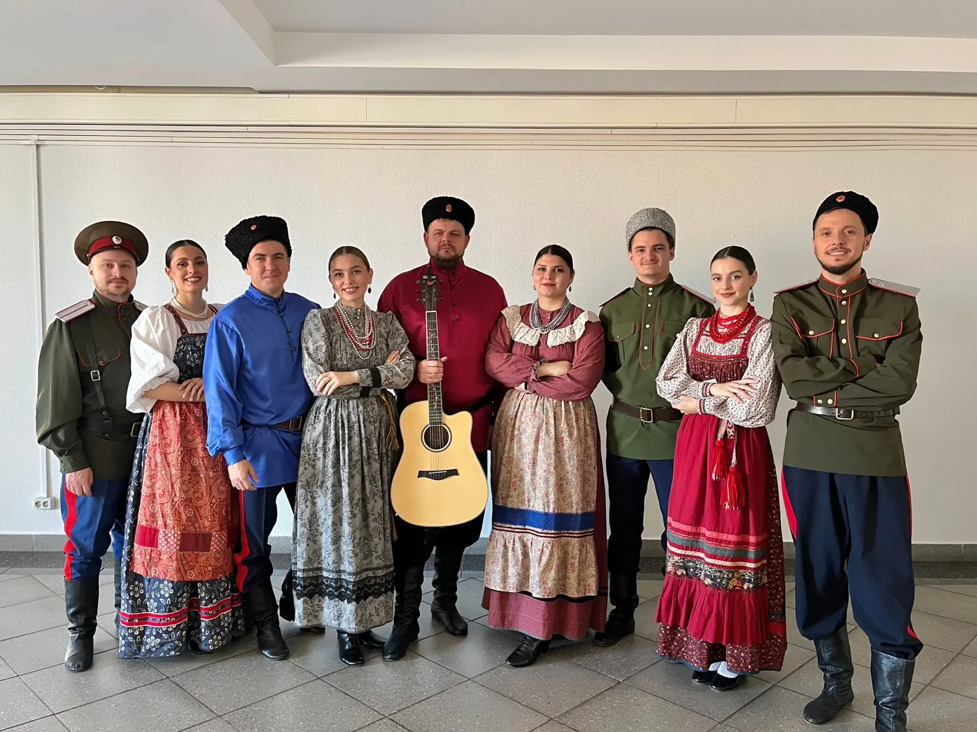 Поздравляем ветеранов труда!