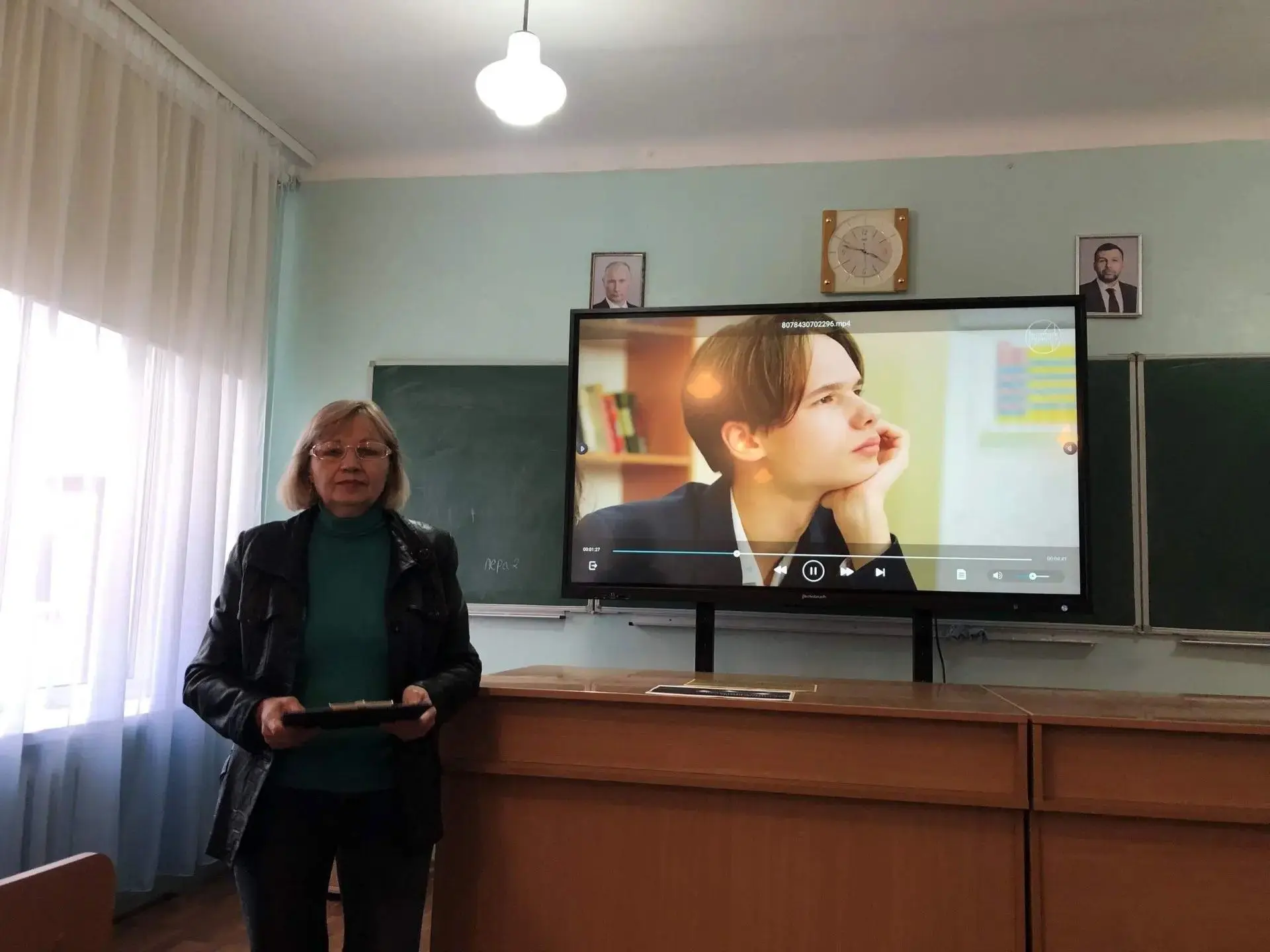 Для школьников Ждановки провели час профориентации