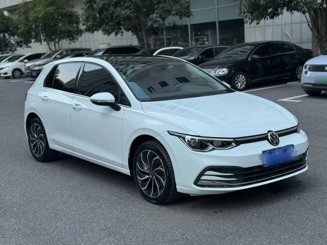 GOLF DSG PRO ИЛИ R-LINE: В ЧЁМ РАЗНИЦА МЕЖДУ БАЗОВОЙ И МАКСИМАЛЬНОЙ ВЕРСИЯМИ?