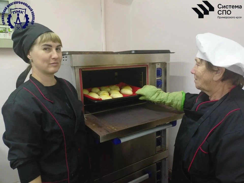 🥧 Свежая выпечка — от мастеров колледжа для всех!
