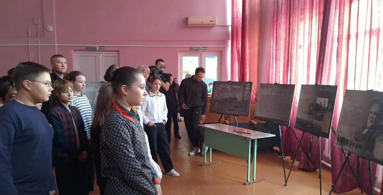 Школьники Шахтерска ознакомились с выставкой «Юзовка. Город ушедшей эпохи»