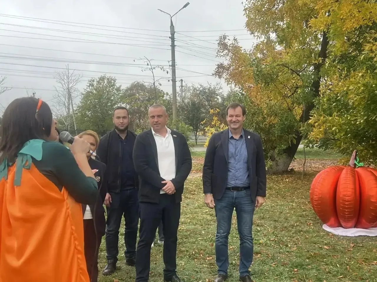 ​Праздник, улыбки и хорошего настроения: как Приазовская библиотека встретила День посё...