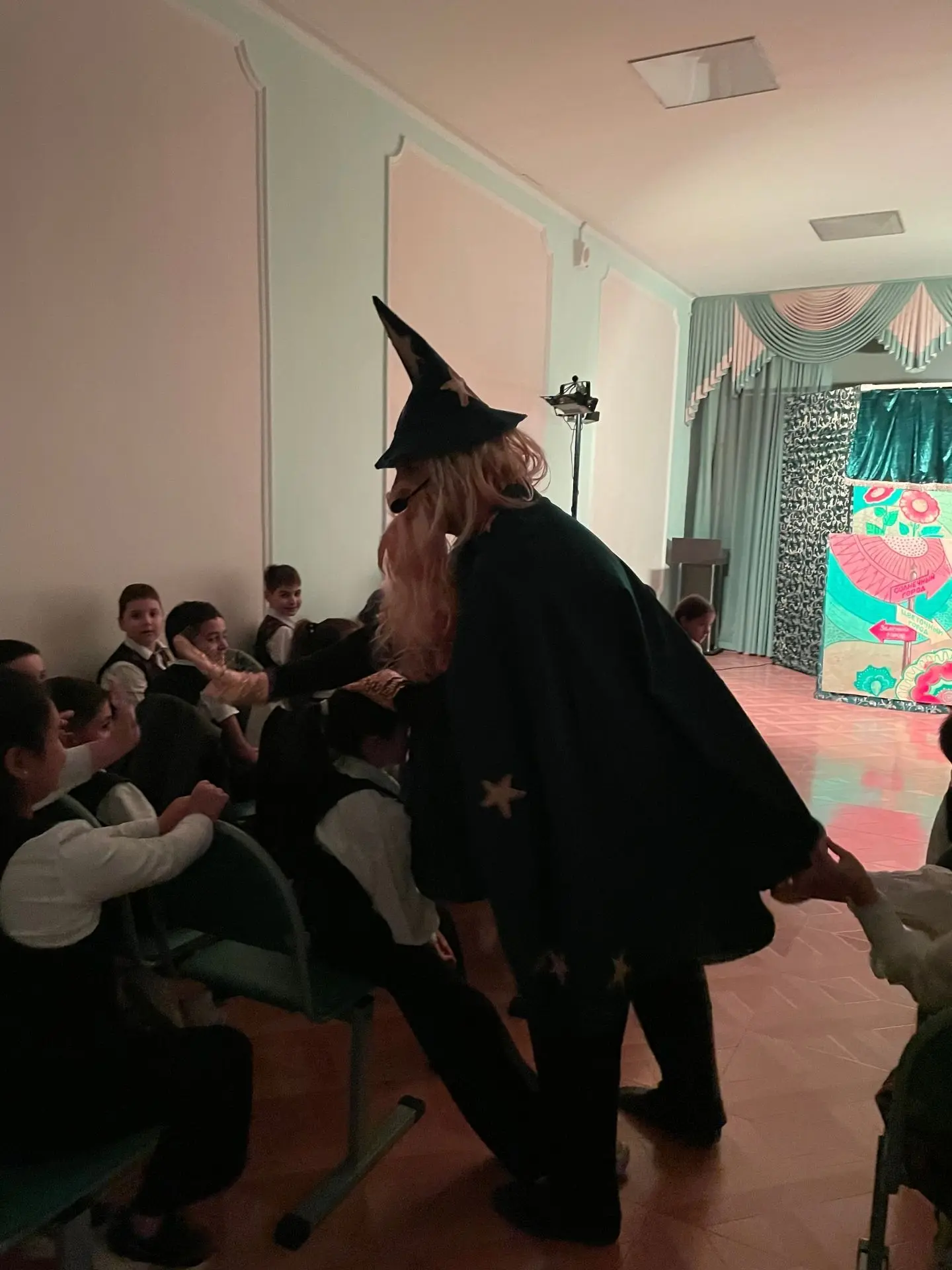✨ Начальные классы посетили кукольный спектакль "Незнайка в Солнечном городе" от Театра...