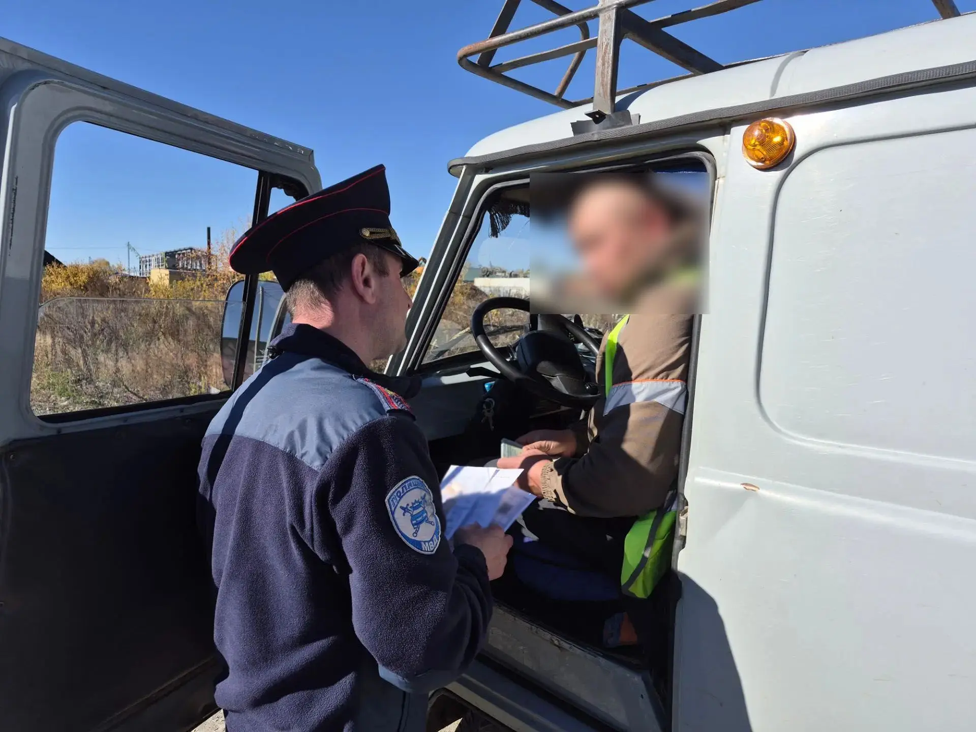 В Нанайском, Комсомольском и имени Лазо районах полицейские провели рейды по проверке с...