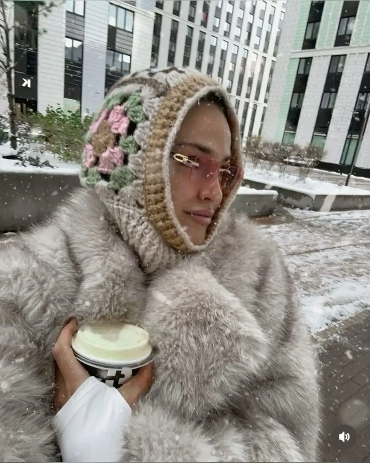 ❄️🧶 Стильный зимний образ: вязаный капор из бабушкиных квадратов