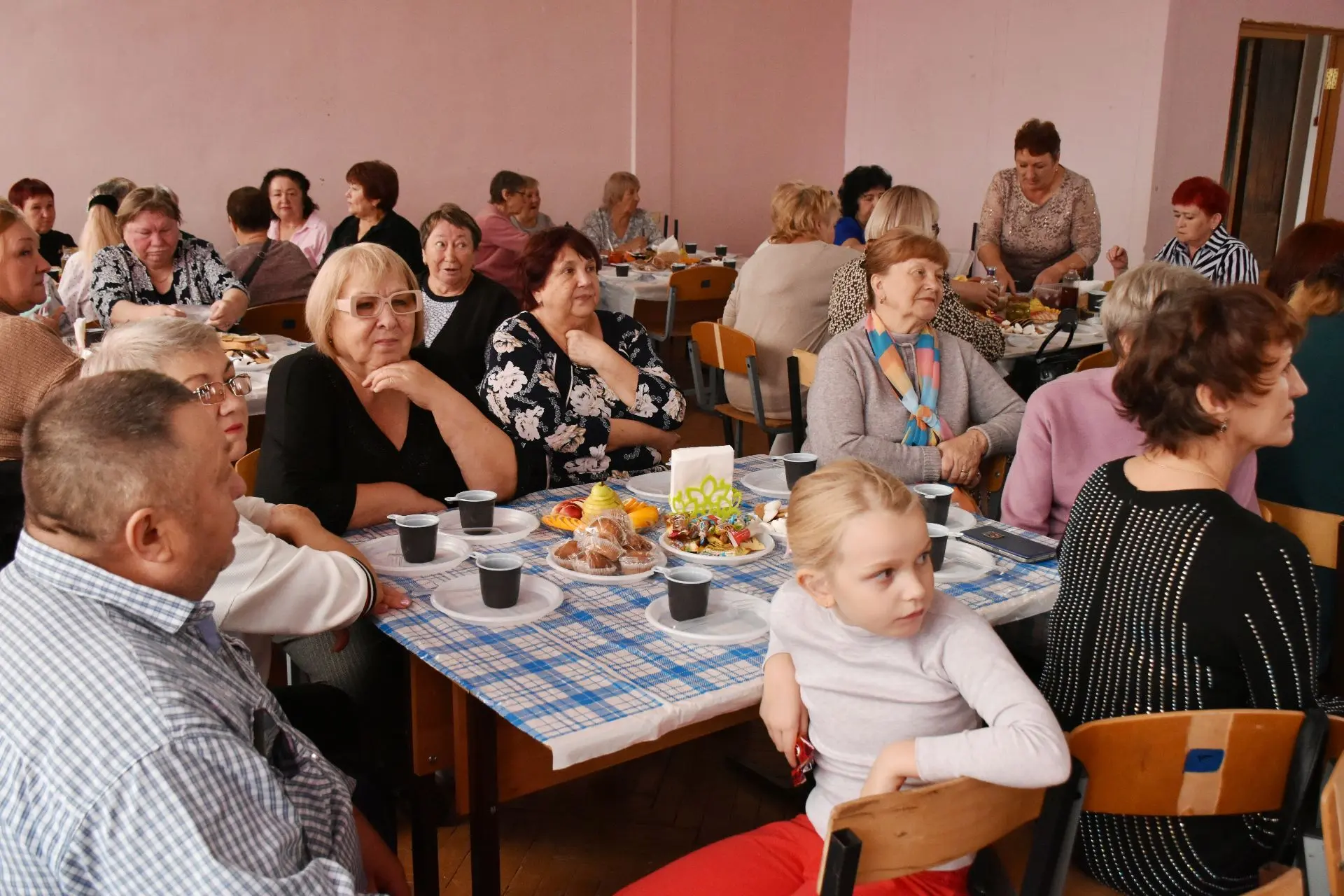 Осень жизни - время вдохновения: в школе № 16 чествовали представителей «серебряного» в...