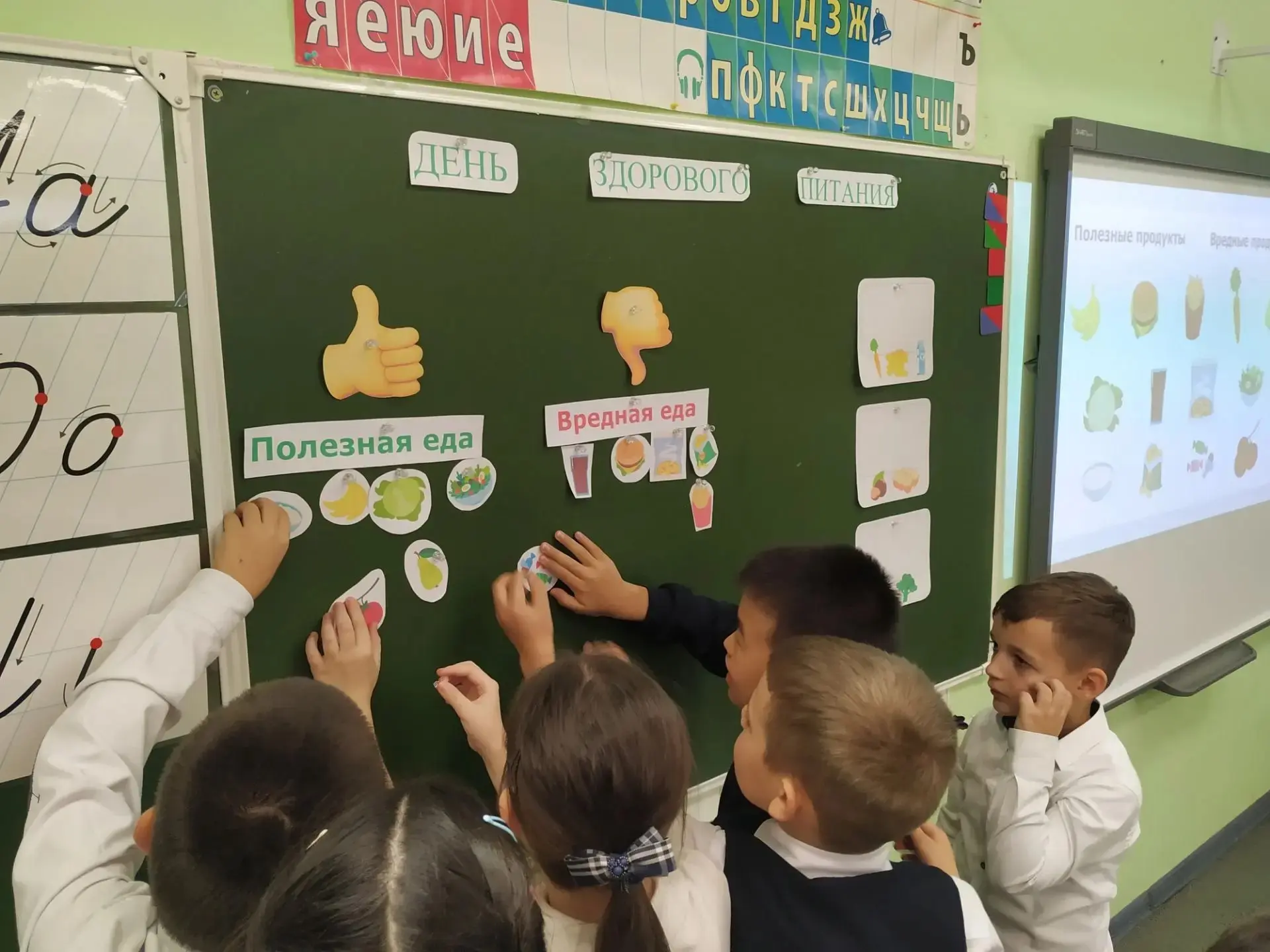 Витамины для ума: в 1 «Б» классе «Флагмана» прошел День здорового питания