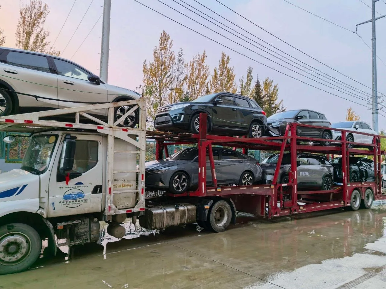Загрузили автомобили  клиентов,  выдвигаемся в сторону Уссурийска.