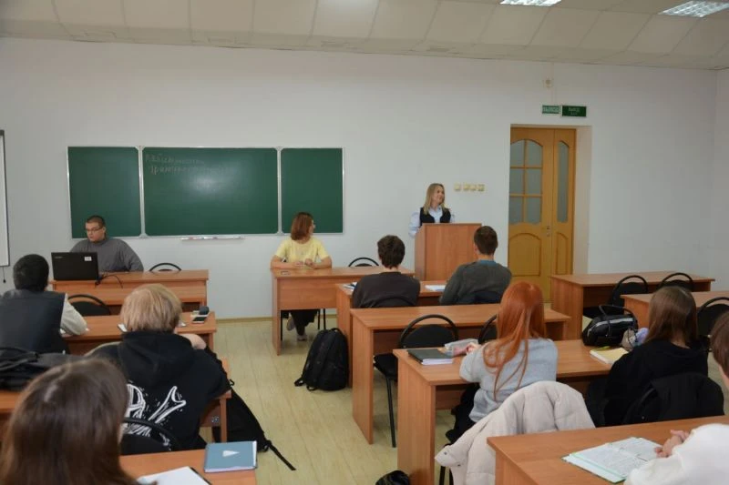 В СМОЛЕНСКЕ СОТРУДНИКИ ЦПЭ УМВД И ОБЩЕСТВЕННИКИ ПРОДОЛЖАЮТ ИНФОРМИРОВАТЬ МОЛОДЕЖЬ ОБ ОТ...