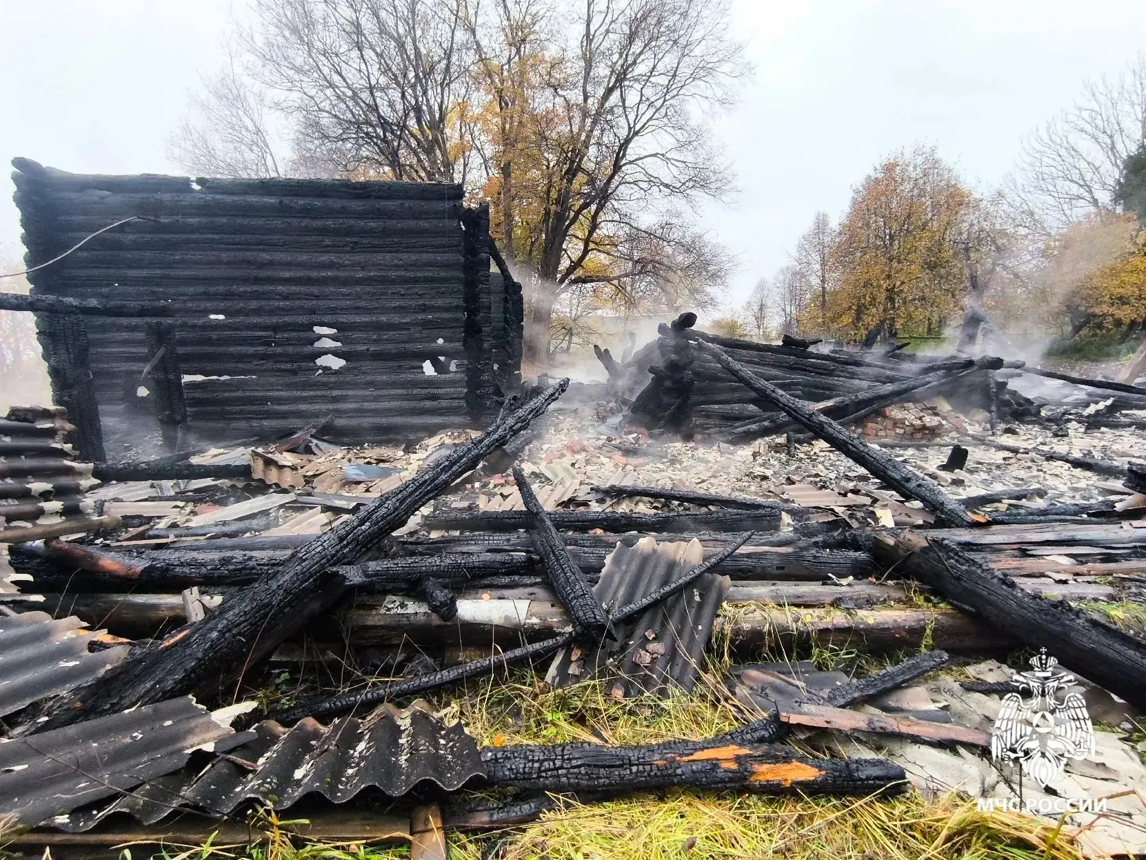 13 октября в деревне Макарово Угличского округа начался пожар в жилом доме. Об этом соо...