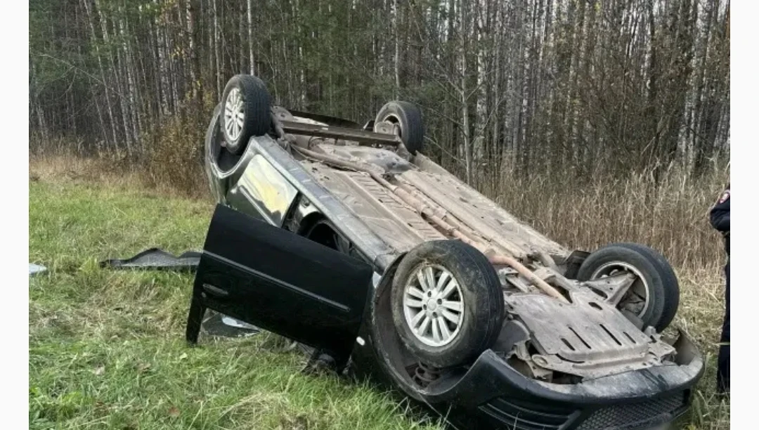 😱😱😱 В Костромской области 12-летний мальчик оказался в перевернувшейся иномарке