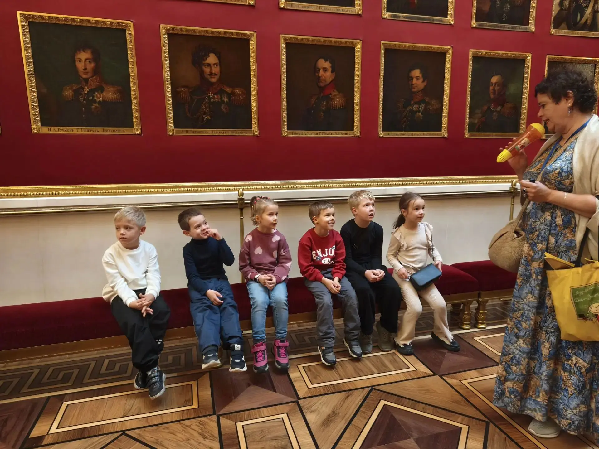🏛️👑 Воскресный день для ребят и родителей из группы «Дружная семейка» превратился в н...