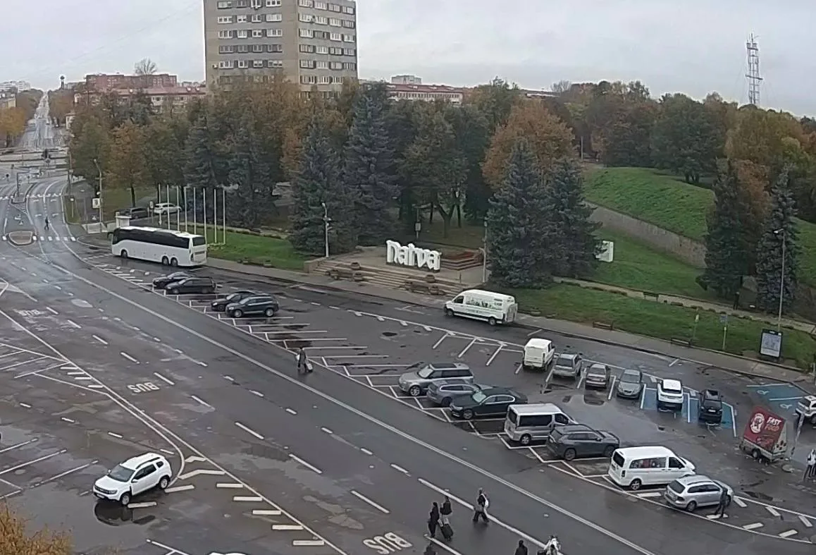 Камера - очередь из Нарвы (Эстония) в Россию https://balticlivecam.com/ru/cameras/eston...