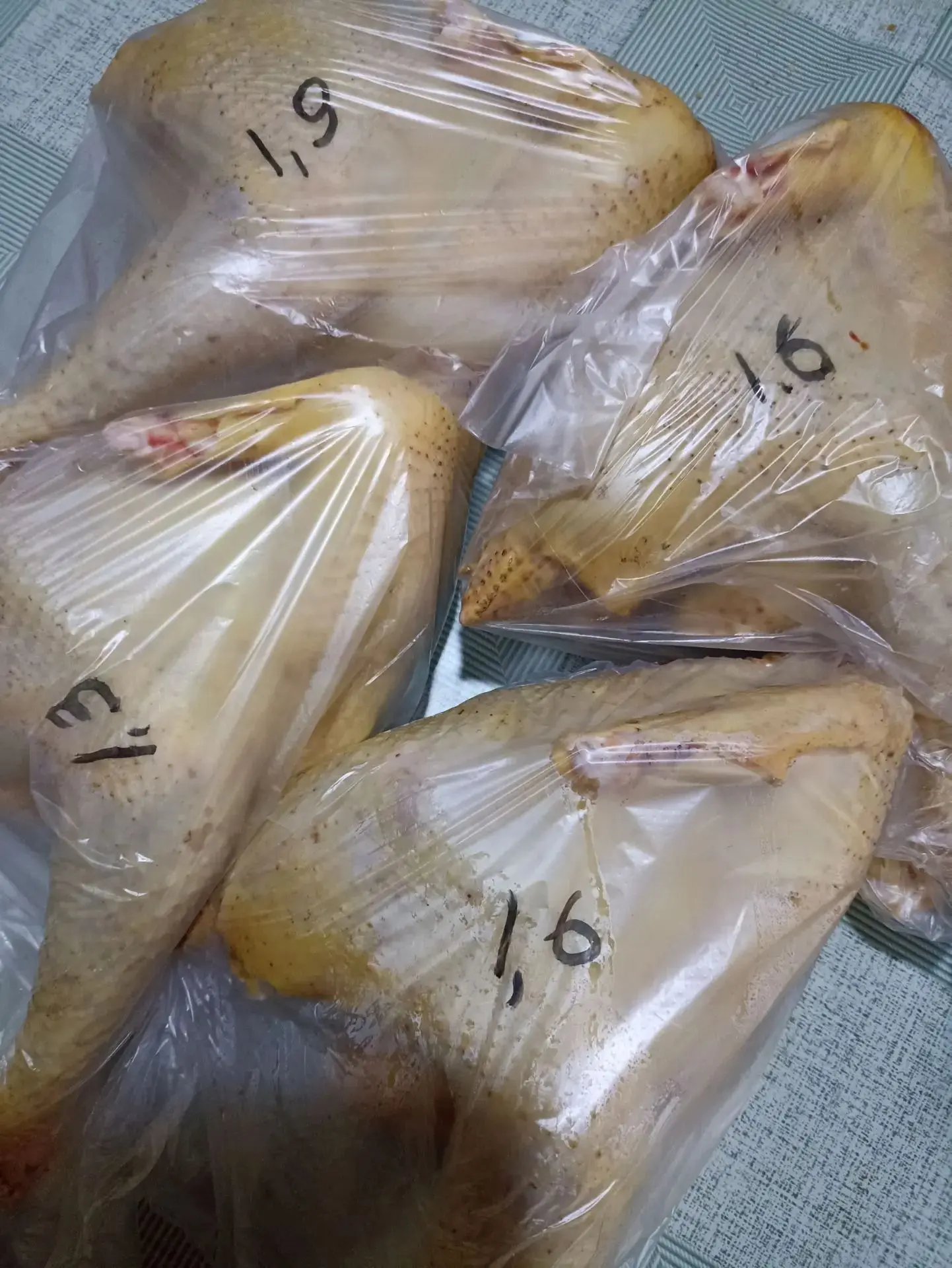 Продаю петушков 450 кг  89054995872