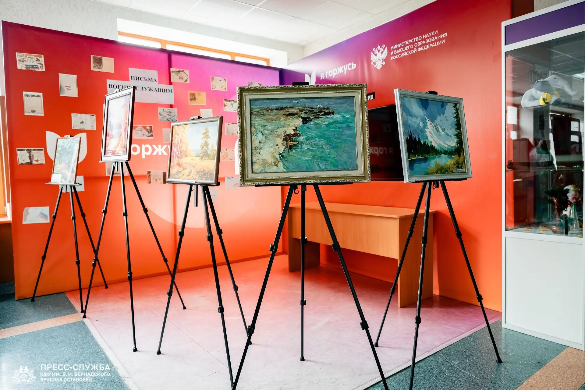 🎨 В университете открылась ХХI традиционная выставка «Души прекрасные порывы», приуроч...