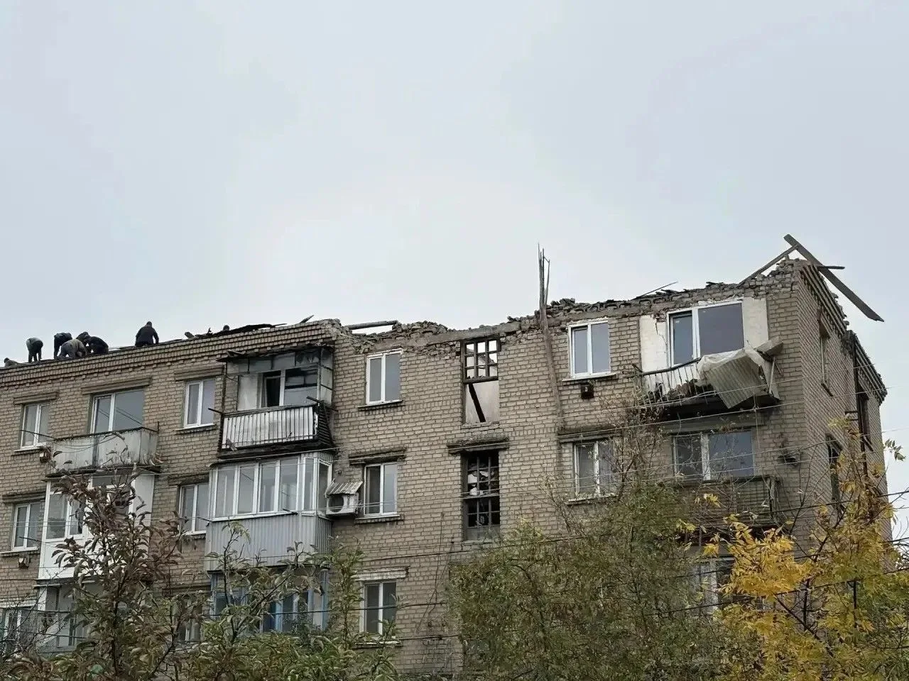 ❗️В Красном Луче ВСУ ударили по многоэтажному жилому дому