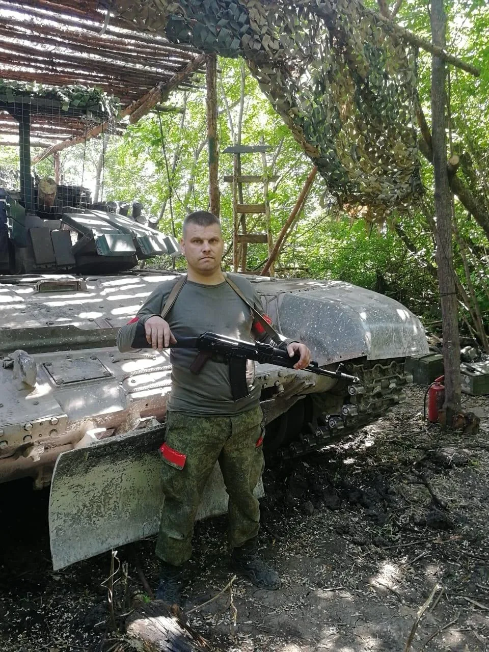 Отец четверых детей из Карелии погиб в зоне СВО. 40-летний Сергей Шкред из деревни Нижн...