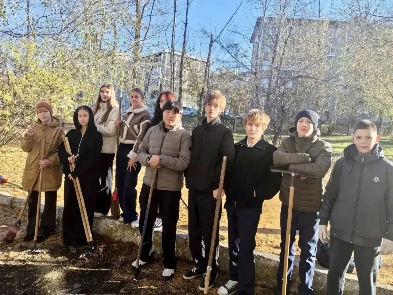 Школы и детские сады Читы активно участвуют в общегородском субботнике