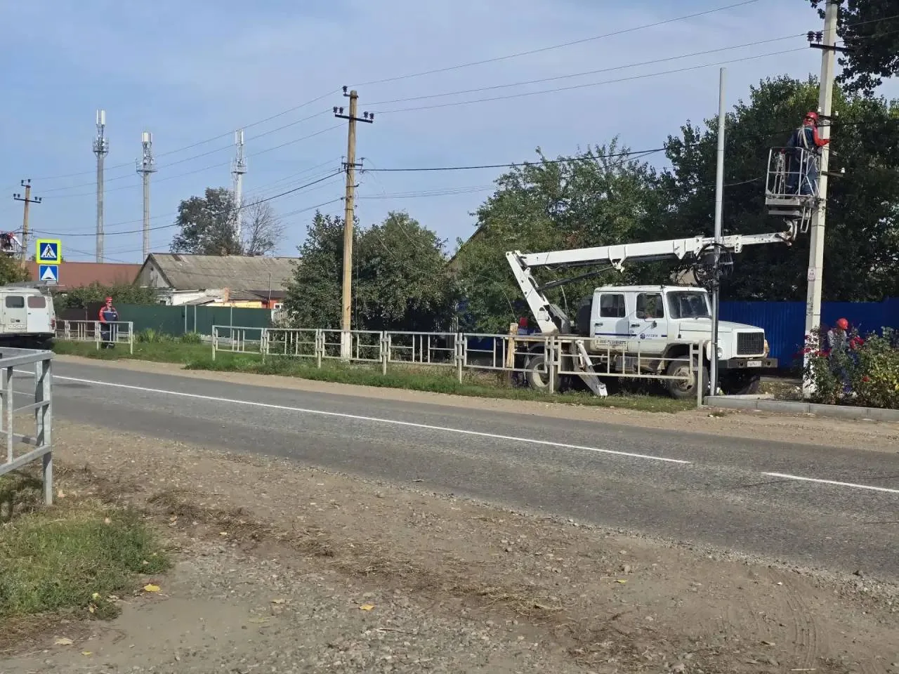 В Александровке реконструируют линии электропередачи