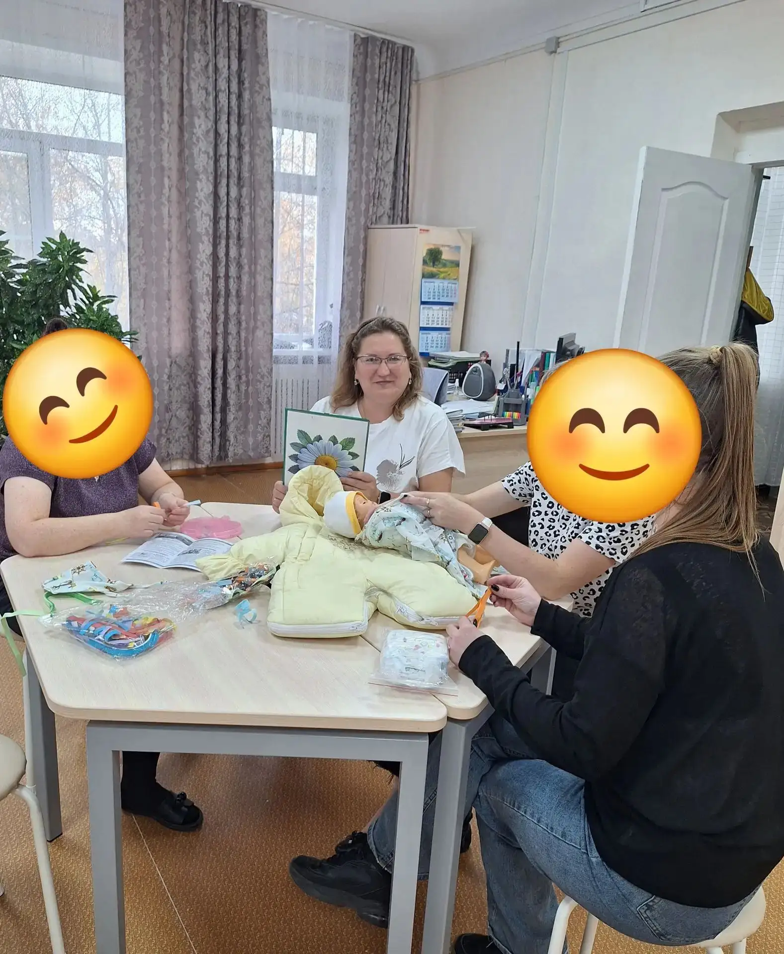 В День беременных специалисты службы "Дети в семье" устроили для будущих мам по-настоящ...