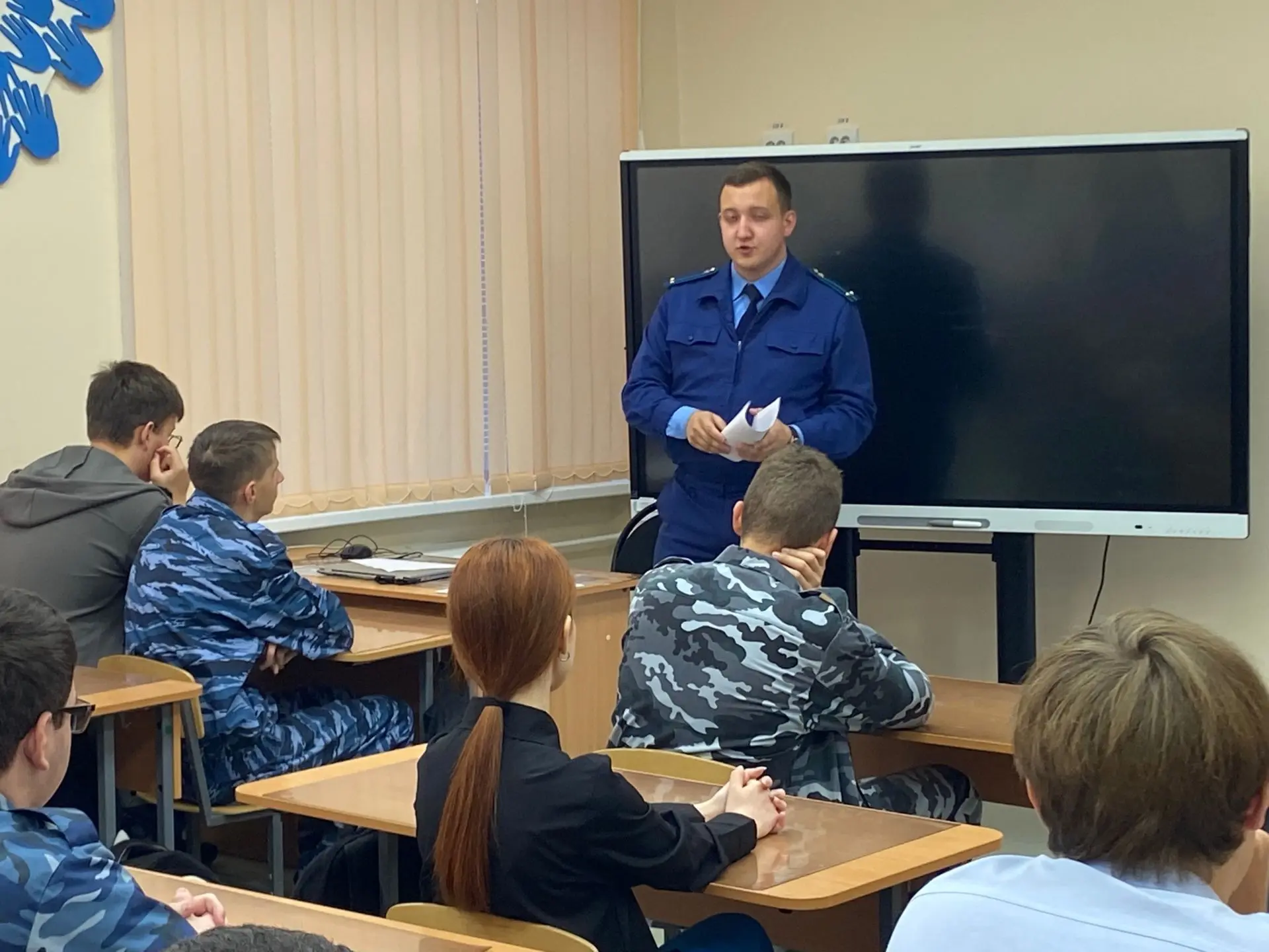 В МБОУ СОШ№3 г. Никольска состоялась встреча старшеклассников с представителем прокурат...