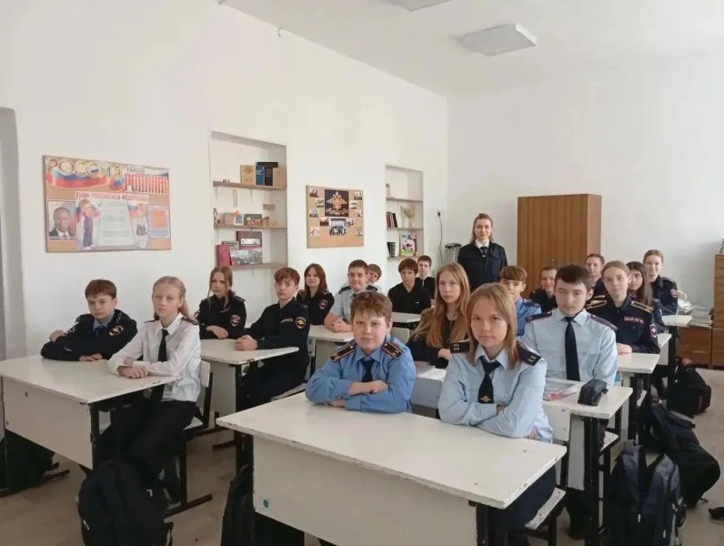Сотрудники Госавтоинспекции МО МВД России «Жирновский» рассказали школьникам об основны...